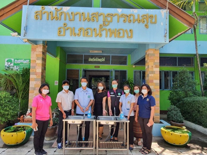 เทศบาลตำบลวังชัย ติดตั้งอ่างล้างมือพร้อมสบู่ สำหรับล้างมือ เพื่อป้องกันเชื้อไวรัสโคโรนา COVID-19  ในบริเวณวัด  ศูนย์ราชการ   และชุมชนในเขตพื้นที่ของเทศบาลตำบลวังชัย ขอความร่วมมือจากประชาชนที่มาใช้บริการตามจุดดังกล่าวช่วยกันล้างมือให้สะอาดด้วยนะครับ  เราจะ