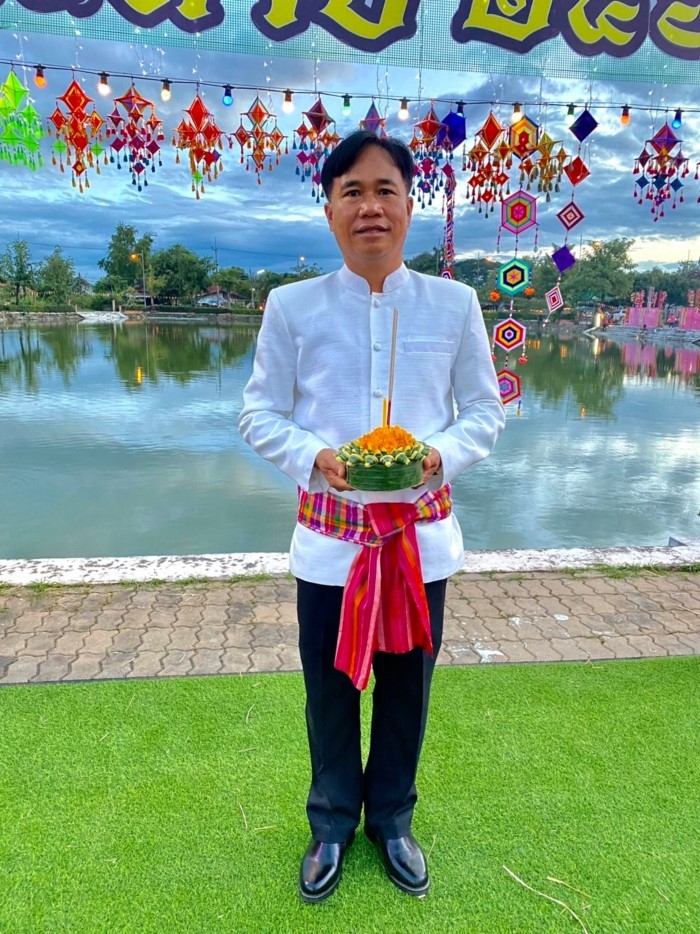 นายชาติ มณีสา ปลัดเทศบาลตำบลวังชัย ปฎิบัติหน้าที่นายกเทศมนตรี ร่วมกับสมาชิกสภา ข้าราชการ ลูกจ้าง และพี่น้องในเขตพื้นที่ ได้ร่วมกันทำพิธี ขอขมาพระแม่คงคา อนุรักษ์วัฒนธรรมไทย สืบสานงานประเพณีลอยกระทง ปี 2563 ณ สระหลวงหนองกุง
