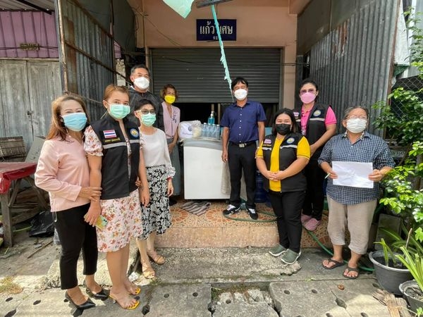 วันที่ 3 สิงหาคม 2564 นายกิตติ คำแก่นคูณ นายกเทศมนตรีตำบลวังชัย  และนายชาติ  มณีสา ปลัดเทศบาล ร่วมกับพนักงานเทศบาล ออกมอบถุงอุปโภคบริโภคให้ผู้ที่กักตัวและเฝ้าระวังในเขตพื้นที่เทศบาลตำบลวังชัย 