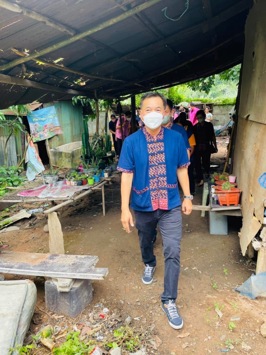 นายกเทศมนตรีตำบลวังชัย พัฒนาการจังหวัด และนายอำเภอน้ำพอง ลงสำรวจพื้นที่เพื่อพิจารณาให้ความช่วยเหลือ แก่ นายกวาง ขิมโพธิ์  เมื่อวันที่ 8 ก.ค. 65 (ชุมชนวังเกิ้ง 3)