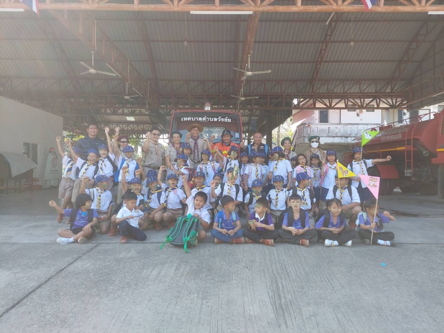 19 ธ.ค.67  งานป้องกันและบรรเทาสาธารณภัย ได้ให้ความรู้แก่คณะลูกเสือสำรอง โรงเรียนชุมชนหนองกุง เรื่องการป้องกันอัคคีภัย ณ บริเวณอาคารงานป้องกันฯ