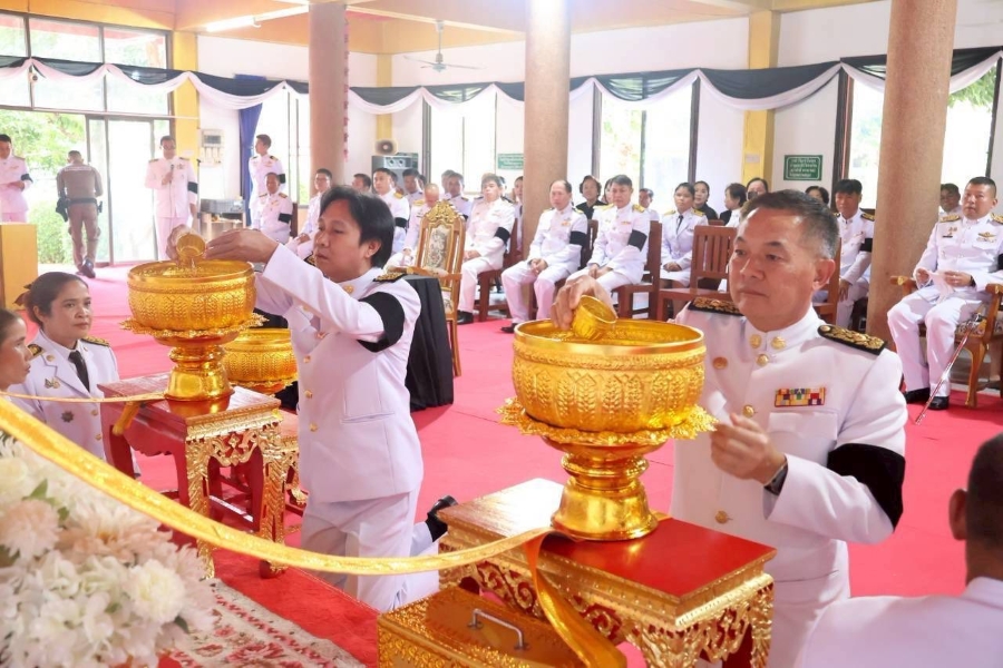 พิธีแสดงความไว้อาลัย ถวายน้ำสรงพระบรมศพ  เบื้องหน้าพระฉายาลักษณ์  สมเด็จพระนางเจ้าสิริกิติ์  พระบรมราชินีนาถ  พระบรมราชชนนีพันปีหลวง    ณ วัดหนองกุง  ตำบลหนองกุง  อำเภอน้ำพอง  จังหวัดขอนแก่น เมื่อวันที่ 26 ตุลาคม 2568 เวลา 14.30 น.