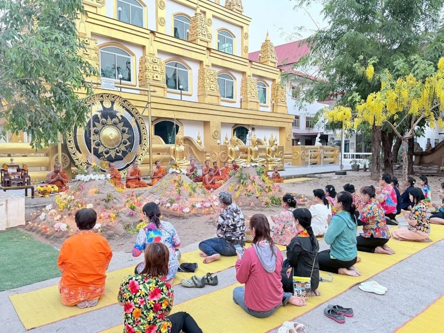 วันที่ 16 เมษายน 2569  นายกิตติ คำแก่นคูณ นายกเทศมนตรีตำบลวังชัย ￼ พร้อมด้วยคณะผู้บริหาร สมาชิกสภาเทศบาล หัวหน้าส่วนราชการและพนักงานเทศบาล ร่วมงานประเพณี "แห่ดอกไม้" ในเทศกาลสงกรานต์  ณ วัดหนองกุง 